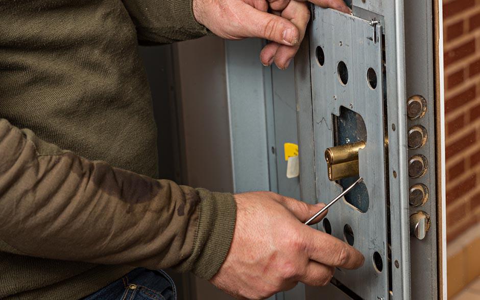 7j7 serrurier ouverture de porte Magny-les-Hameaux